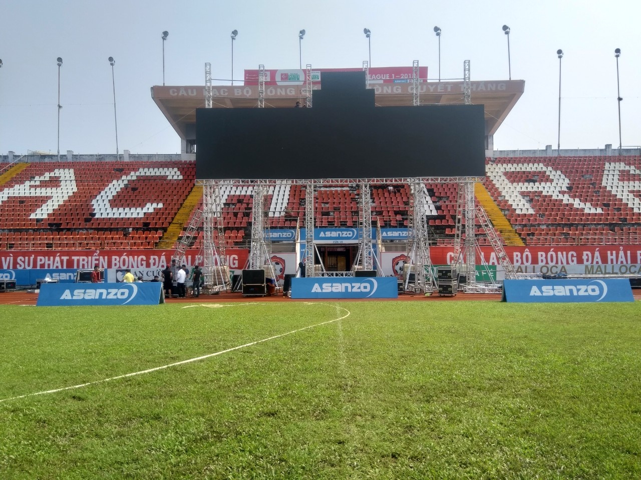 CDV Hai Phong theo doi tu ket ASIAD bang man hinh LED khong lo hinh anh