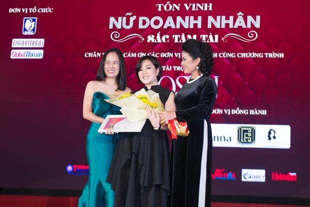 My pham Kosxu tai tro vang cho le ton vinh Nu doanh nhan Sac Tam Tai hinh anh