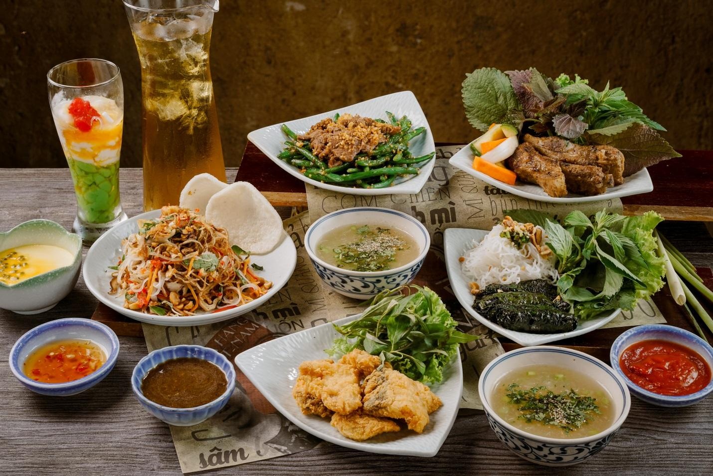 Nha hang Sai Gon xua day cam xuc trong toa nha cao nhat VN hinh anh