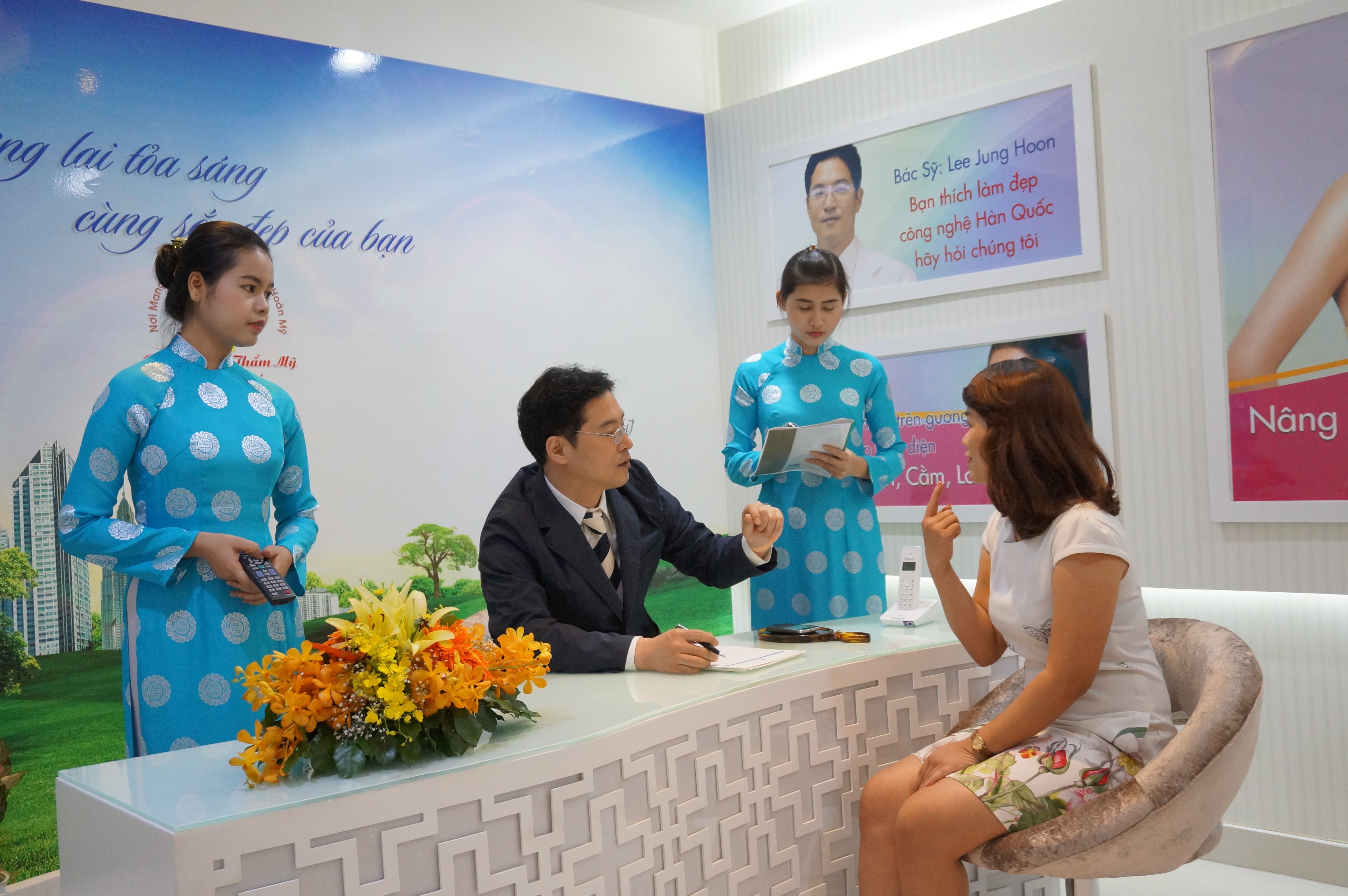 Uu dai 80% nhan dip dai le tai Benh vien tham my Ngoc Phu hinh anh