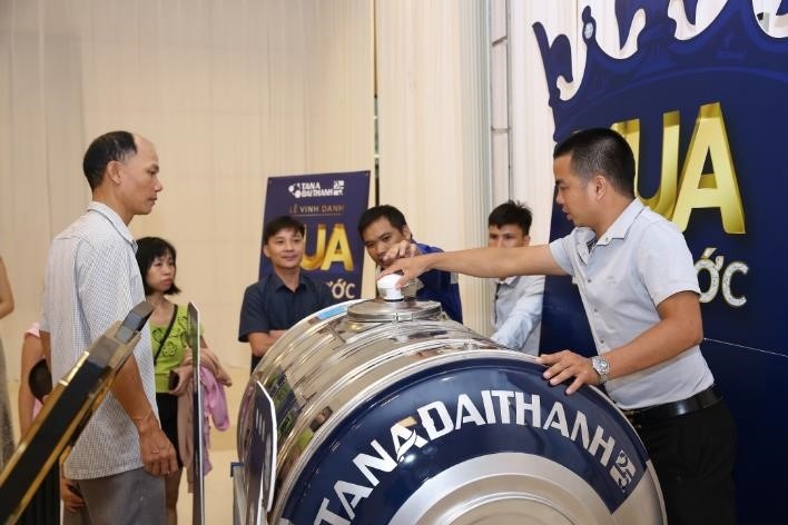 Tan A Dai Thanh ra mat san pham bon nuoc inox the he moi hinh anh