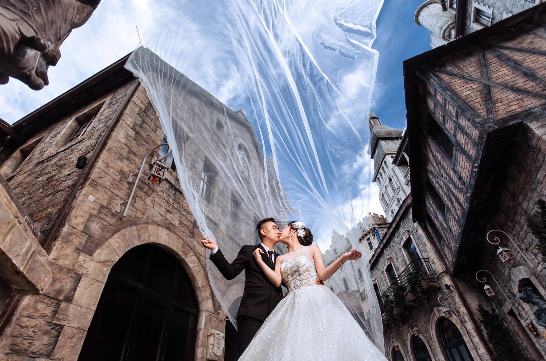 Ngam anh cuoi lang man tren dinh Ba Na hinh anh