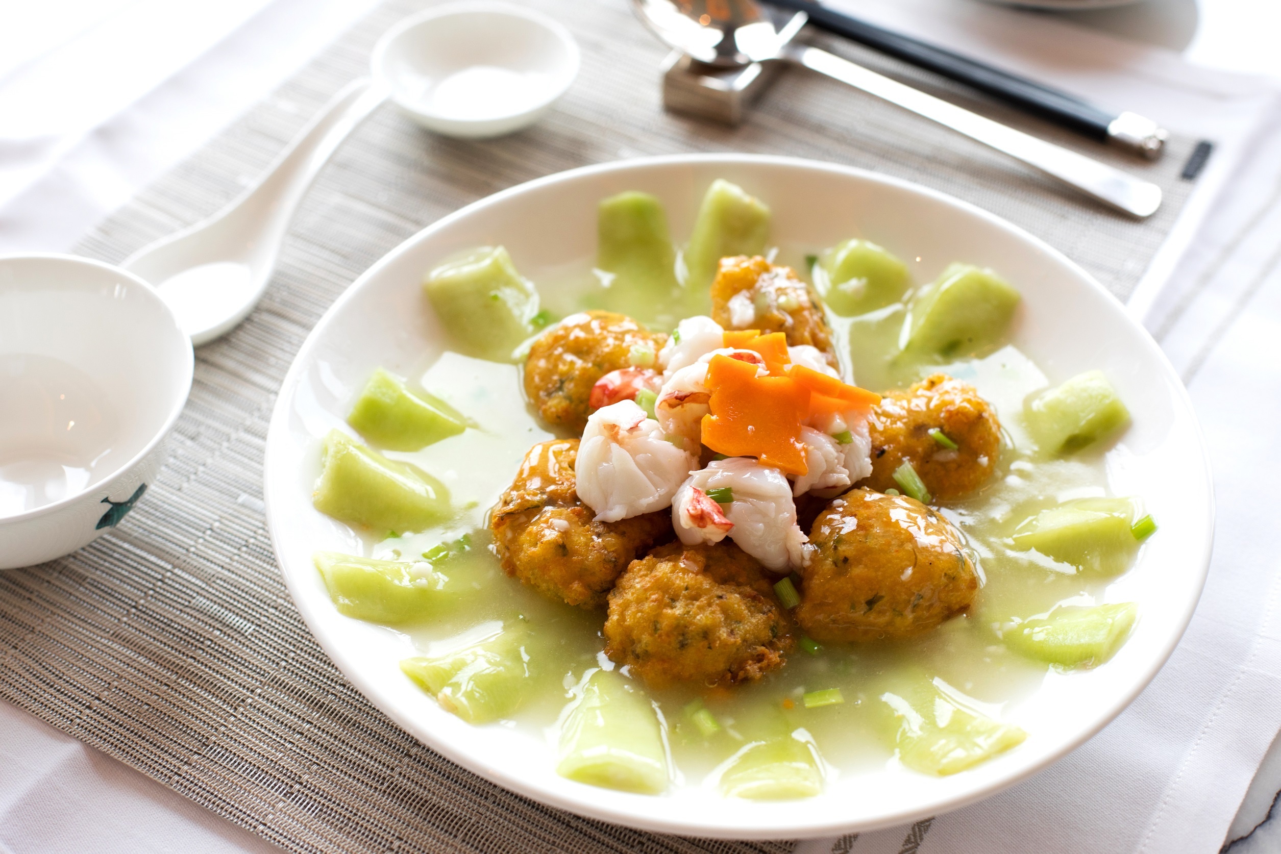 Bep truong Travis Loh mang tinh hoa am thuc Trung Hoa den Ha Noi hinh anh