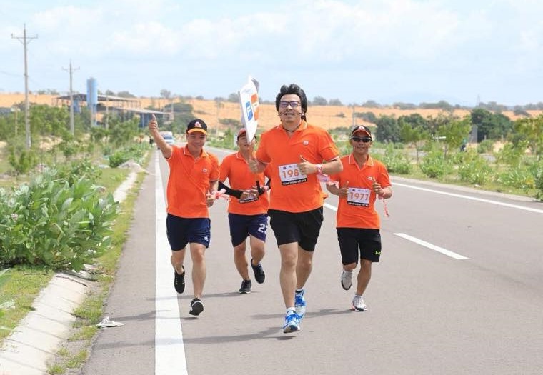 Giao su Xoay: 'Chay 1 km ma ngo nhu ca 2.600 km' hinh anh