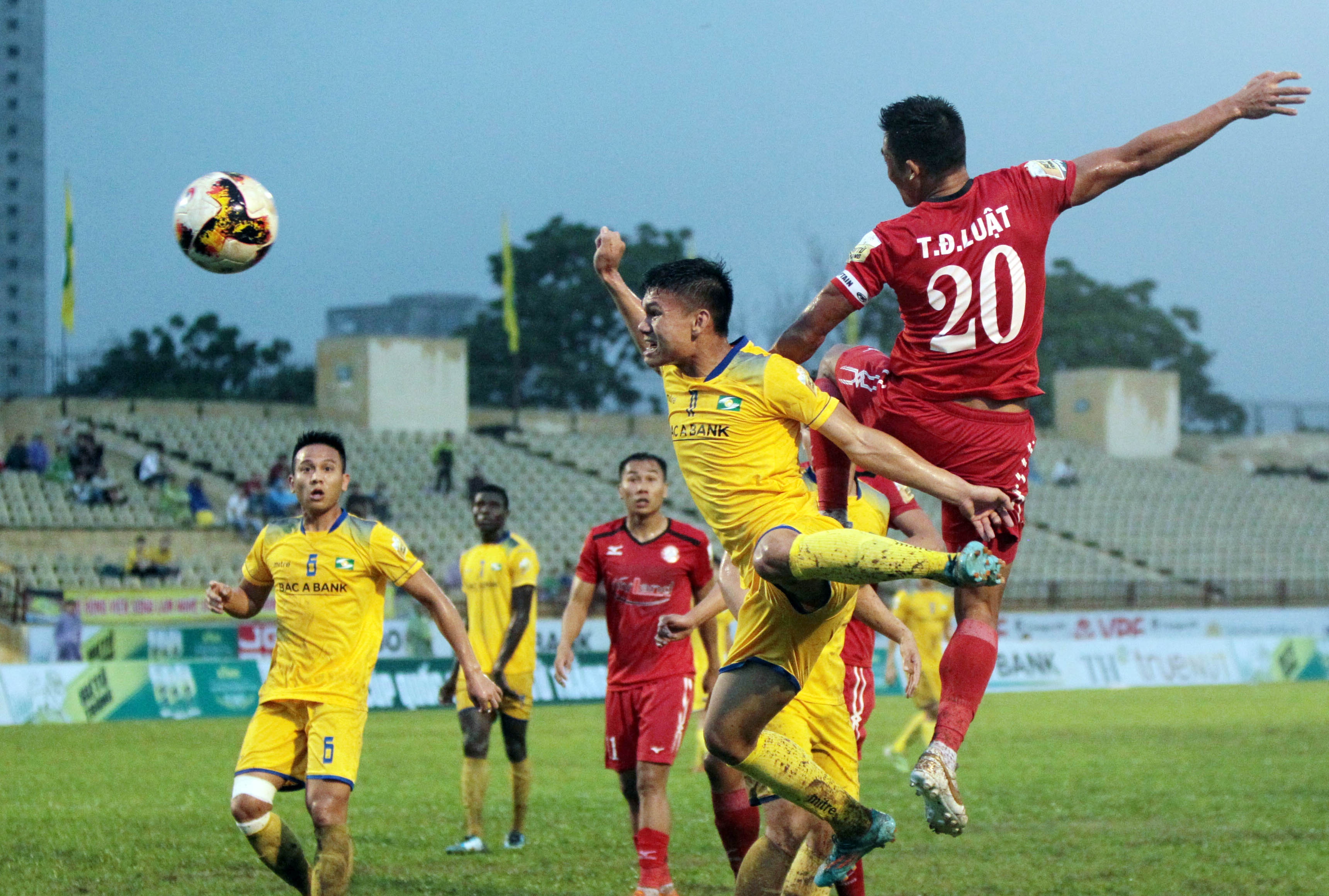 CLB SLNA viet tiep dieu ky dieu tai ban ket Cup Quoc gia - Su Tu Trang hinh anh