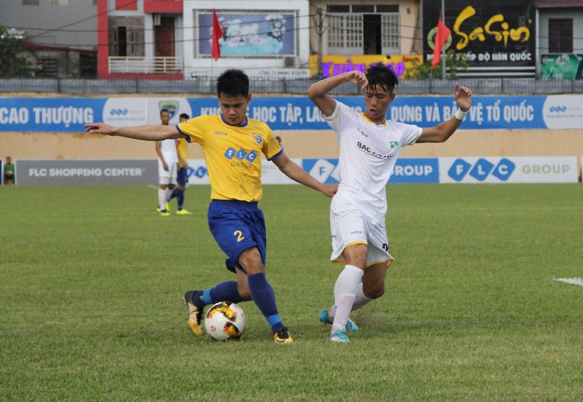 SLNA doi dau FLC Thanh Hoa tranh ve CK Cup Quoc gia - Su Tu Trang hinh anh