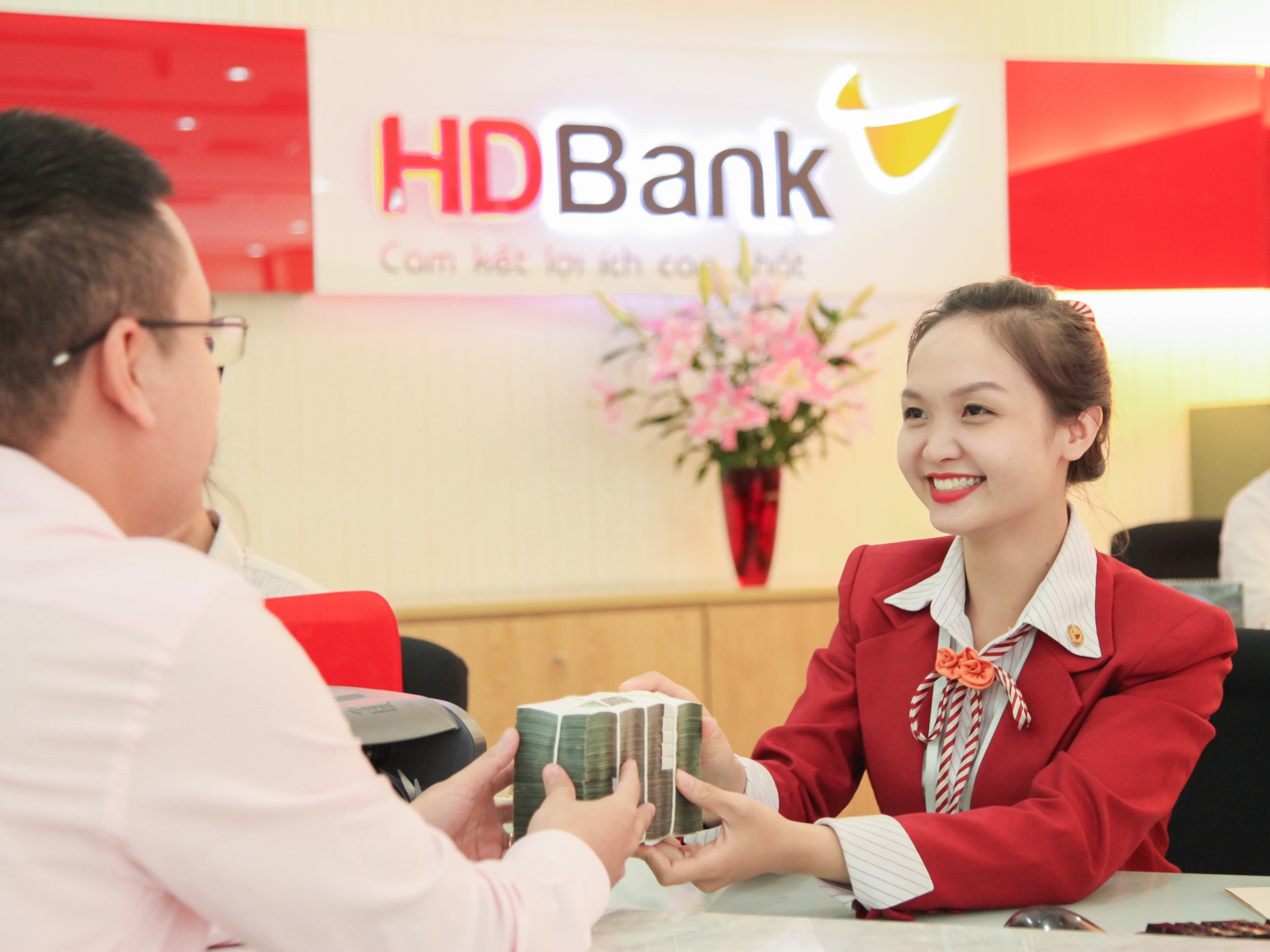 HDBank trien khai chuong trinh 'Gio vang - nap tien tang tien' lan 2 hinh anh