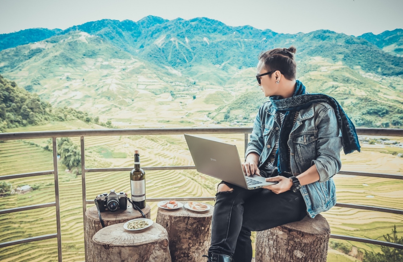 Phuot cung laptop - thu vui moi cua gioi tre hinh anh