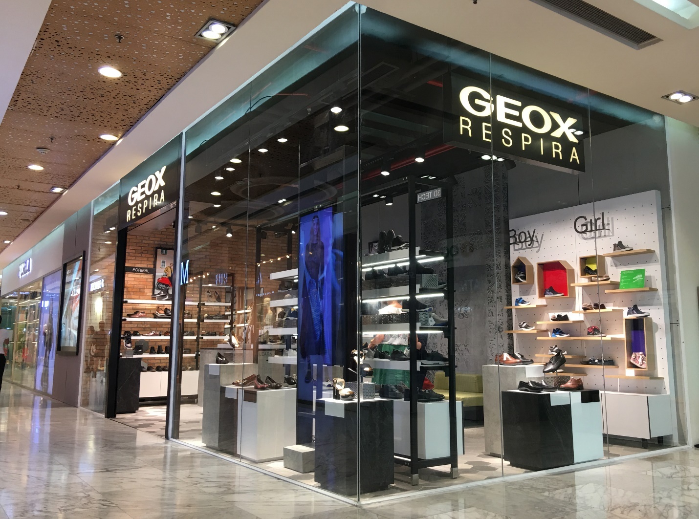 Chiem nguong cac dong giay doc dao cua Geox tai X-Store Vincom Center hinh anh