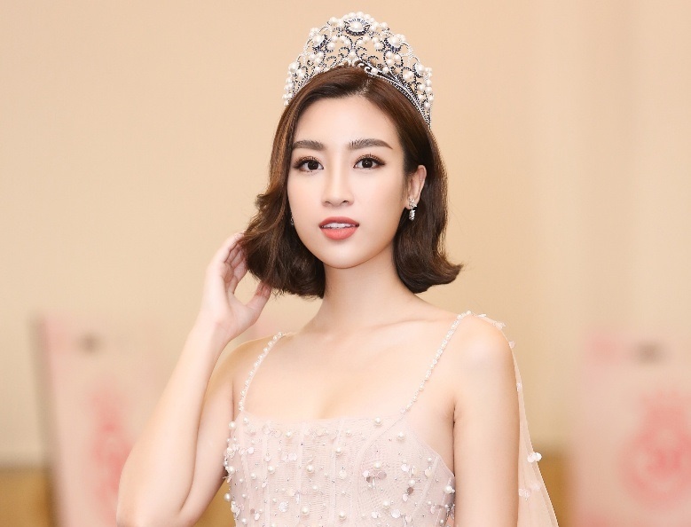 Do My Linh dep diu dang voi trang suc ngoc trai hinh anh