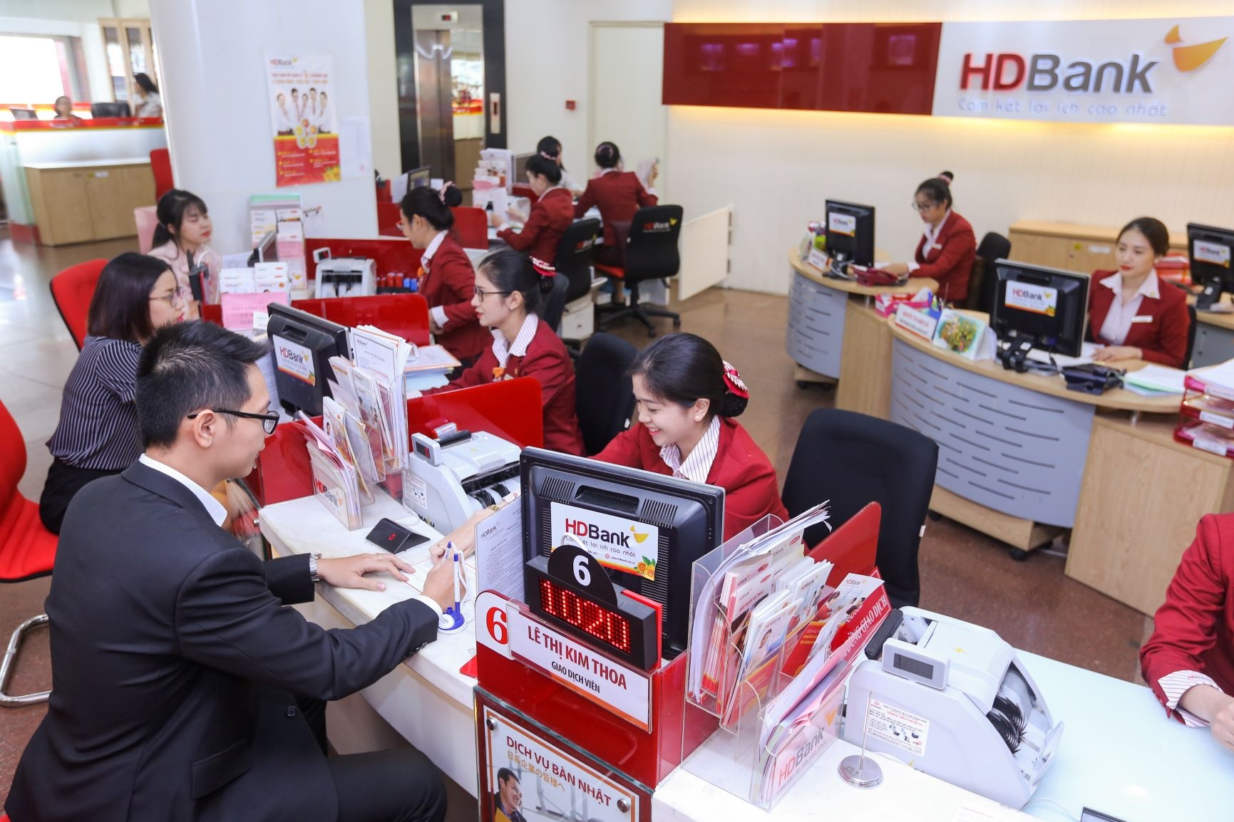 HDBank cong lai 0,7% khi gui tiet kiem tai cac diem giao dich moi hinh anh