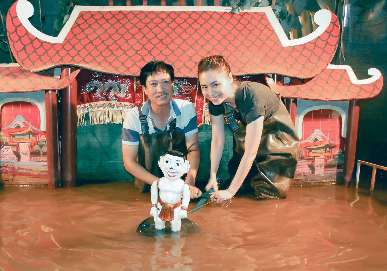 Nguoi giu hon Trung thu bang nghe thuat roi nuoc hinh anh