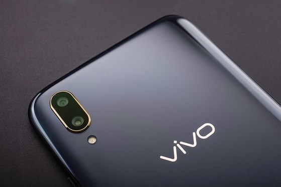 Vivo tro lai voi smartphone V11, V11i tam trung hinh anh