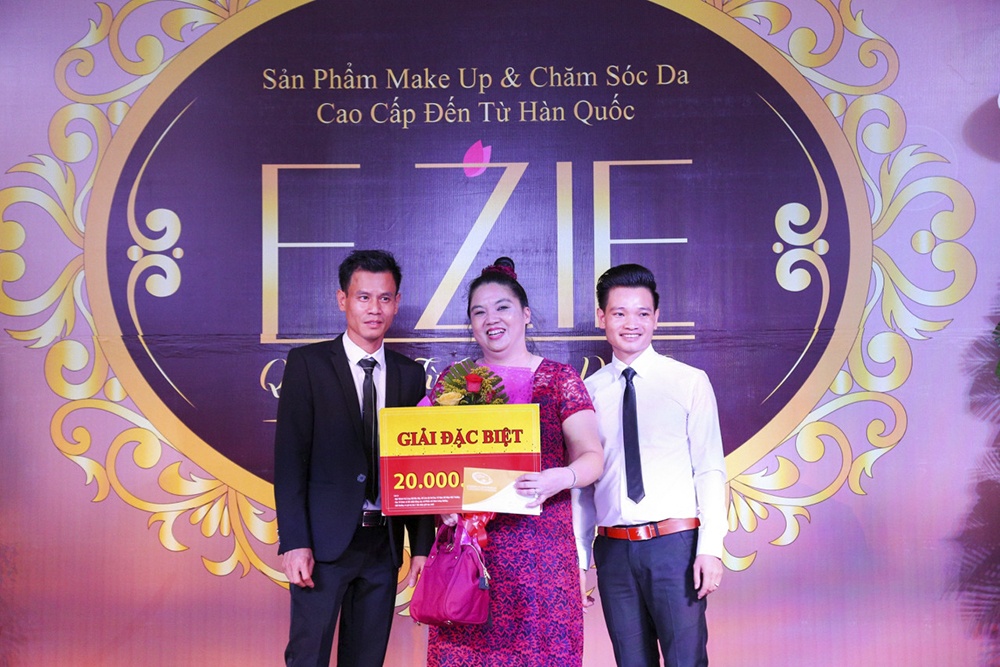 My pham E'Zie to chuc dai hoi tri an he thong khach hang hinh anh