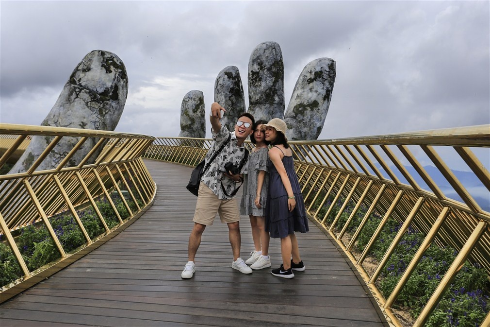 Nhung ‘nguoi ban’ khong nen dong hanh khi di du lich hinh anh