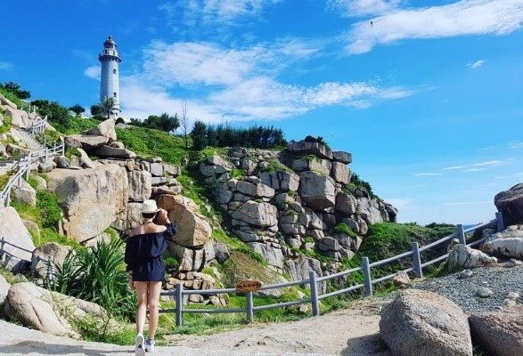 Hai dang Dai Lanh thu hut gioi tre sau khi thay ao moi hinh anh