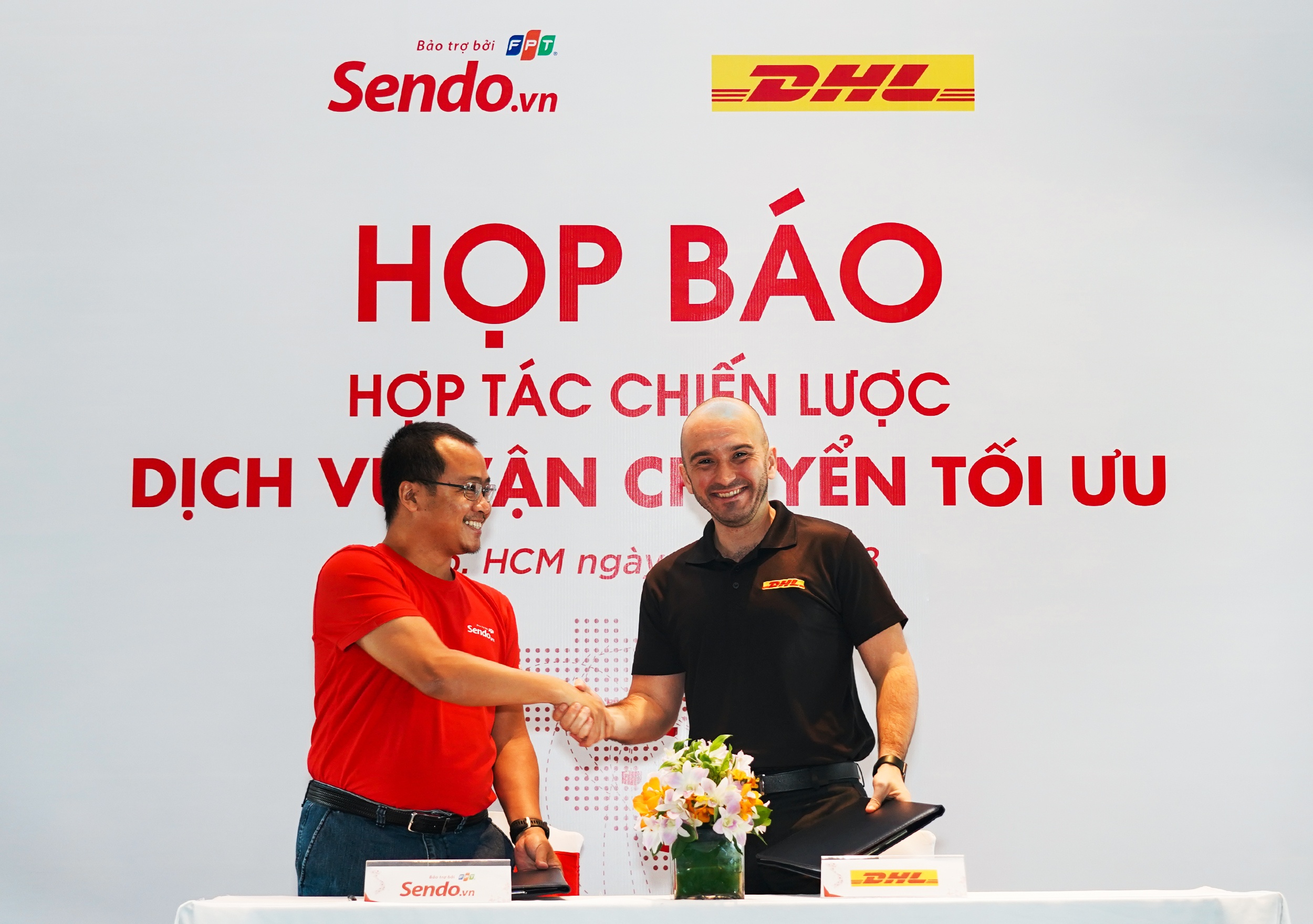 Sen Do chinh thuc hop tac voi hang van chuyen DHL hinh anh