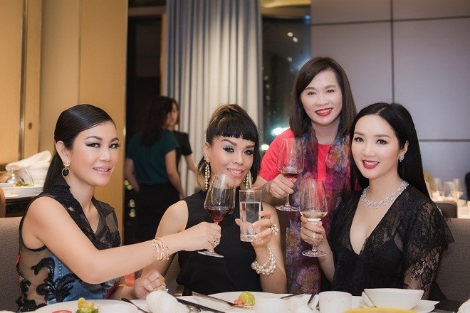 Giang My hoi ngo ba chu Thea tai le khai truong Peach Garden hinh anh