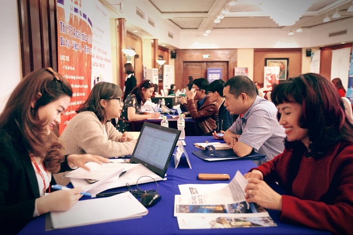 Hon 600 truong pho thong, CD, DH quoc te tham gia trien lam du hoc hinh anh
