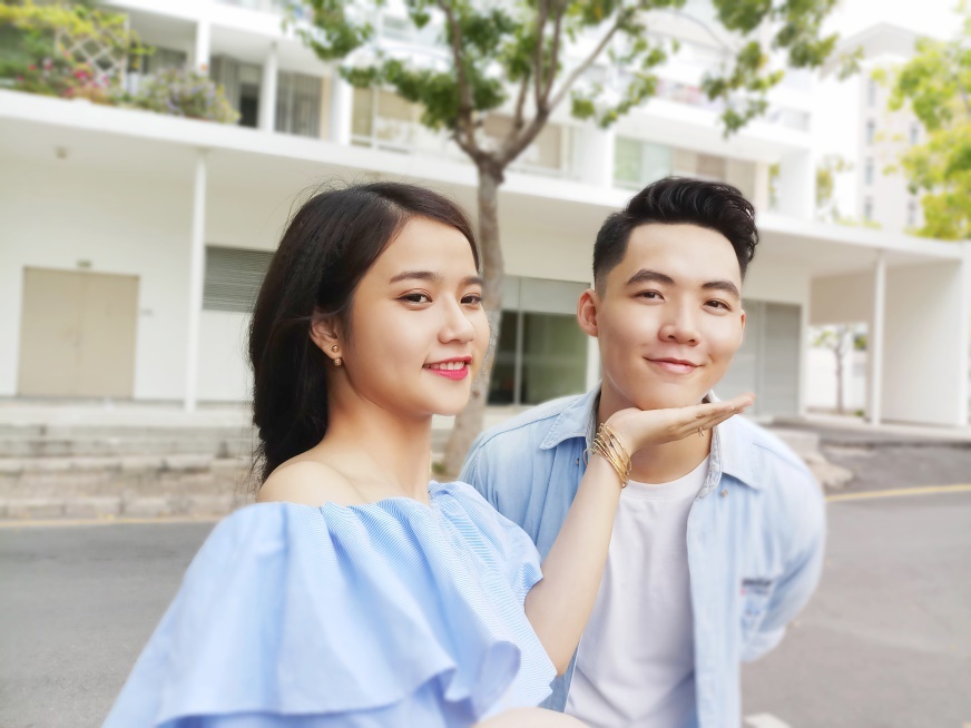 Nguoi tre thoi 4.0 mo rong the gioi voi tro thu cong nghe moi hinh anh