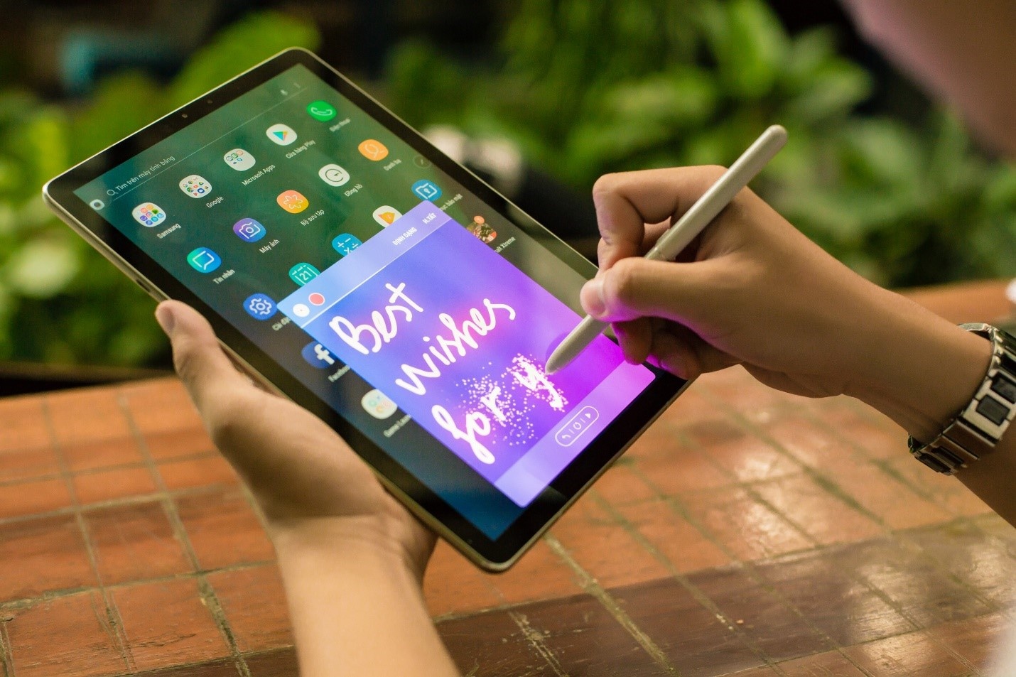 3 xu huong bien hoa cam xuc cua gioi tre tren mang xa hoi hinh anh