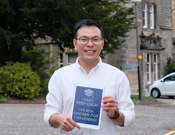 Bac si 9X gianh hoc bong danh gia cua chinh phu Anh hinh anh