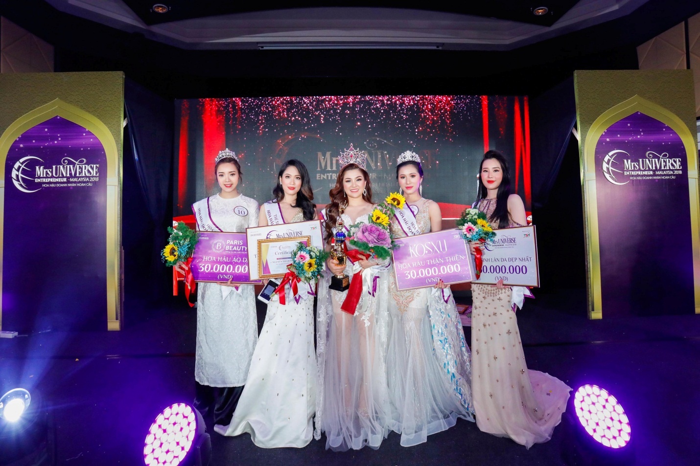 4 dai dien Kosxu nhan giai cao tai Hoa hau Doanh nhan Hoan cau hinh anh