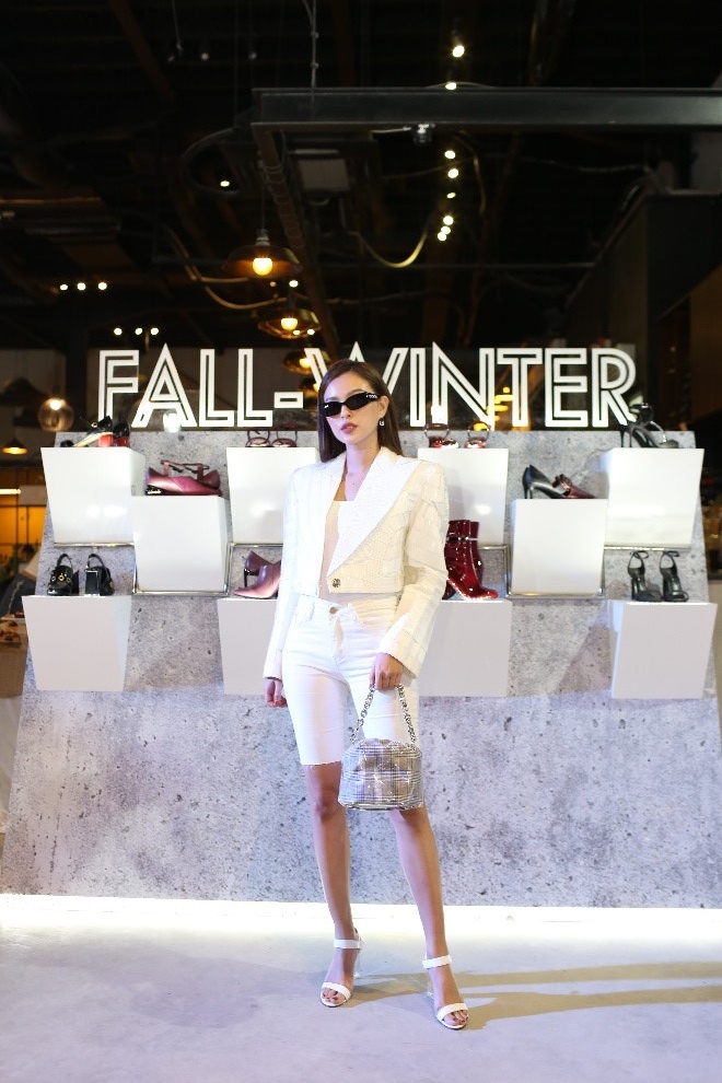 Charles & Keith anh 4