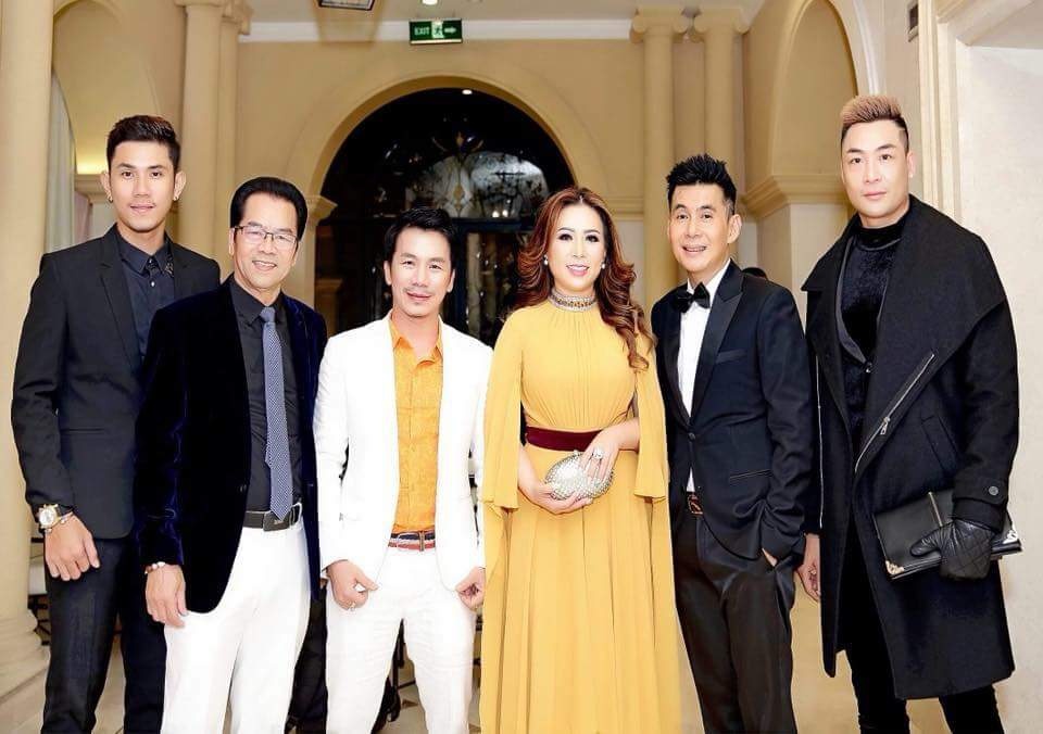 Hoa hau Viet Nam Quoc te 2018 to chuc tiec tri an hinh anh