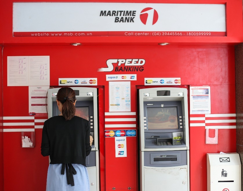 Ngan hang uu dai phi dich vu, giam noi lo cho nguoi lao dong hinh anh