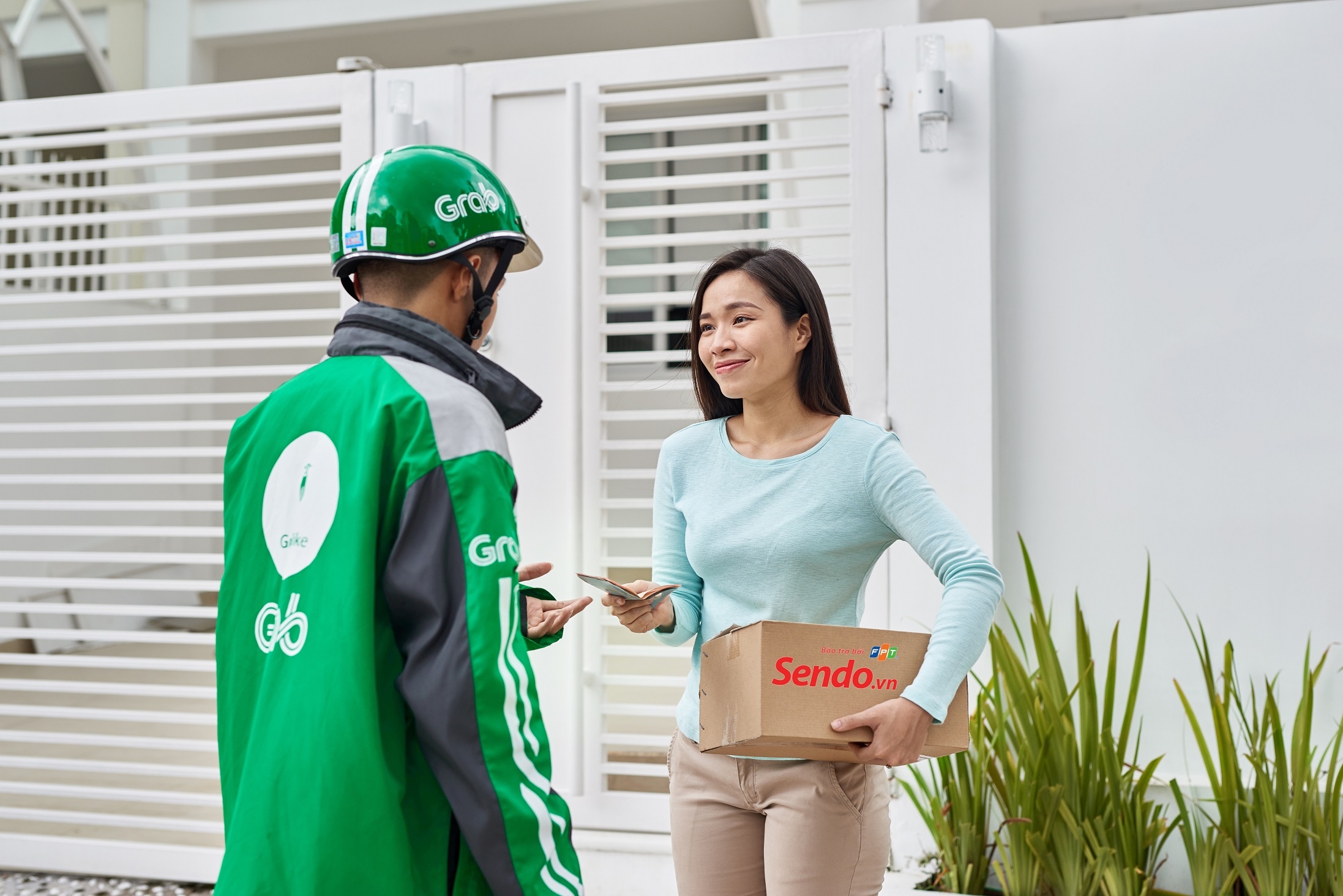 Sen Do hop tac voi GrabExpress trien khai dich vu giao hang nhanh hinh anh
