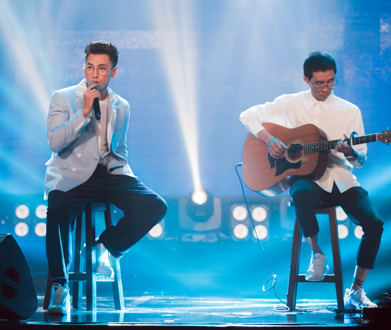 Isaac hat tinh ca tren san khau san khau Lan Song Xanh Next Step hinh anh