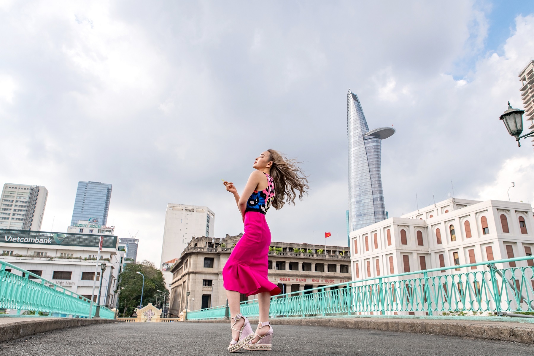 Bi quyet khong cham dien thoai van co anh selfie doc la cua sao Viet hinh anh