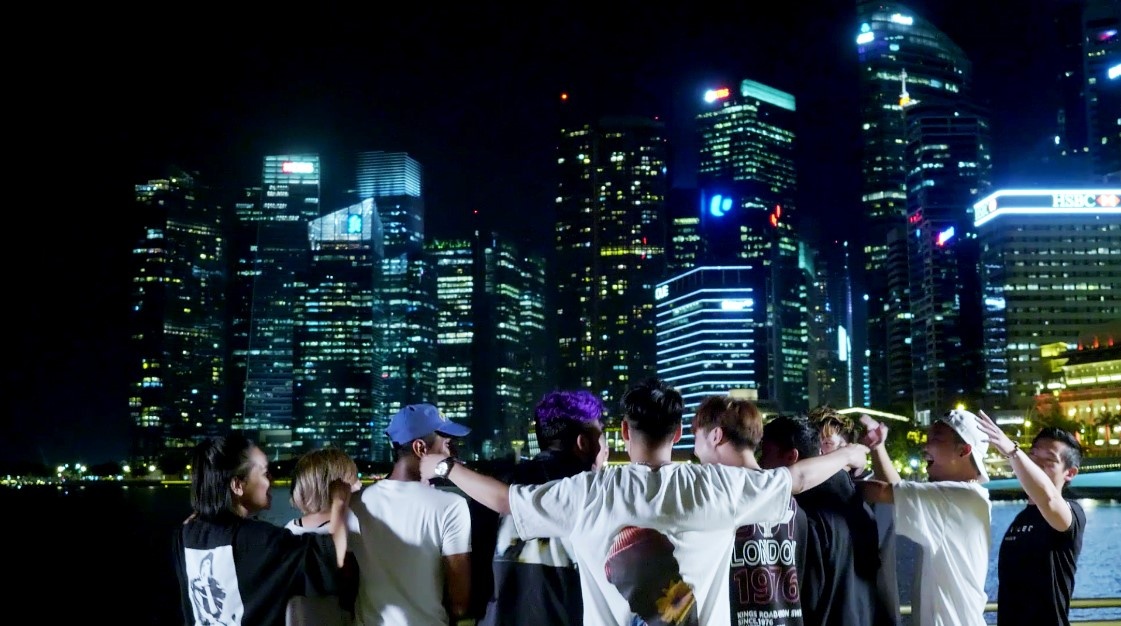 Only C,  Singapore anh 4