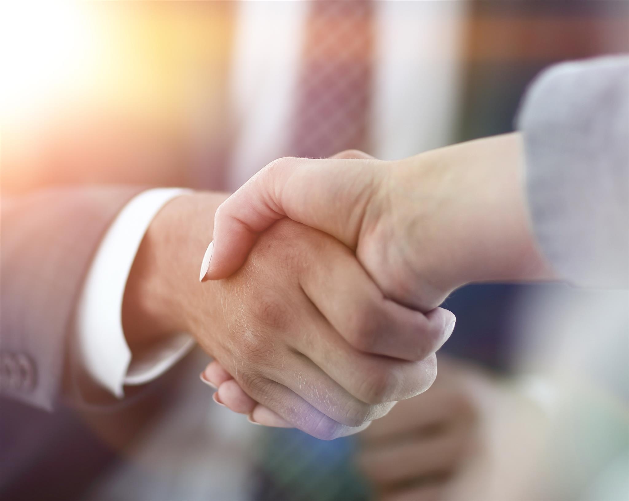 Doanh nghiep SME nen ket noi hay mot minh giua thuong truong? hinh anh