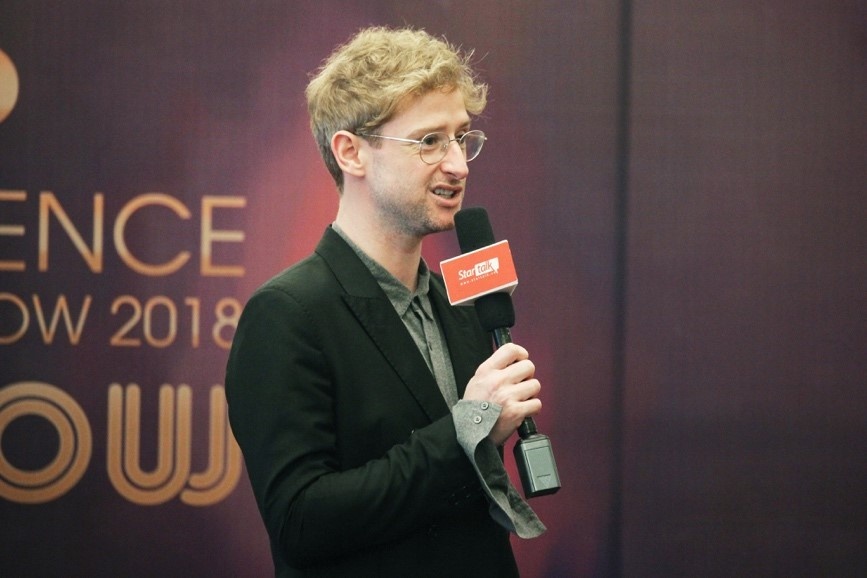 Ivy moda bat tay NTK quoc te Graeme Armour ra mat BST Tomorrowland hinh anh