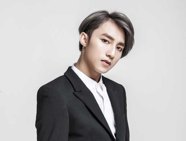 Tuong tac cung Son Tung M-TP, Toc Tien tren pho di bo Ha Noi hinh anh