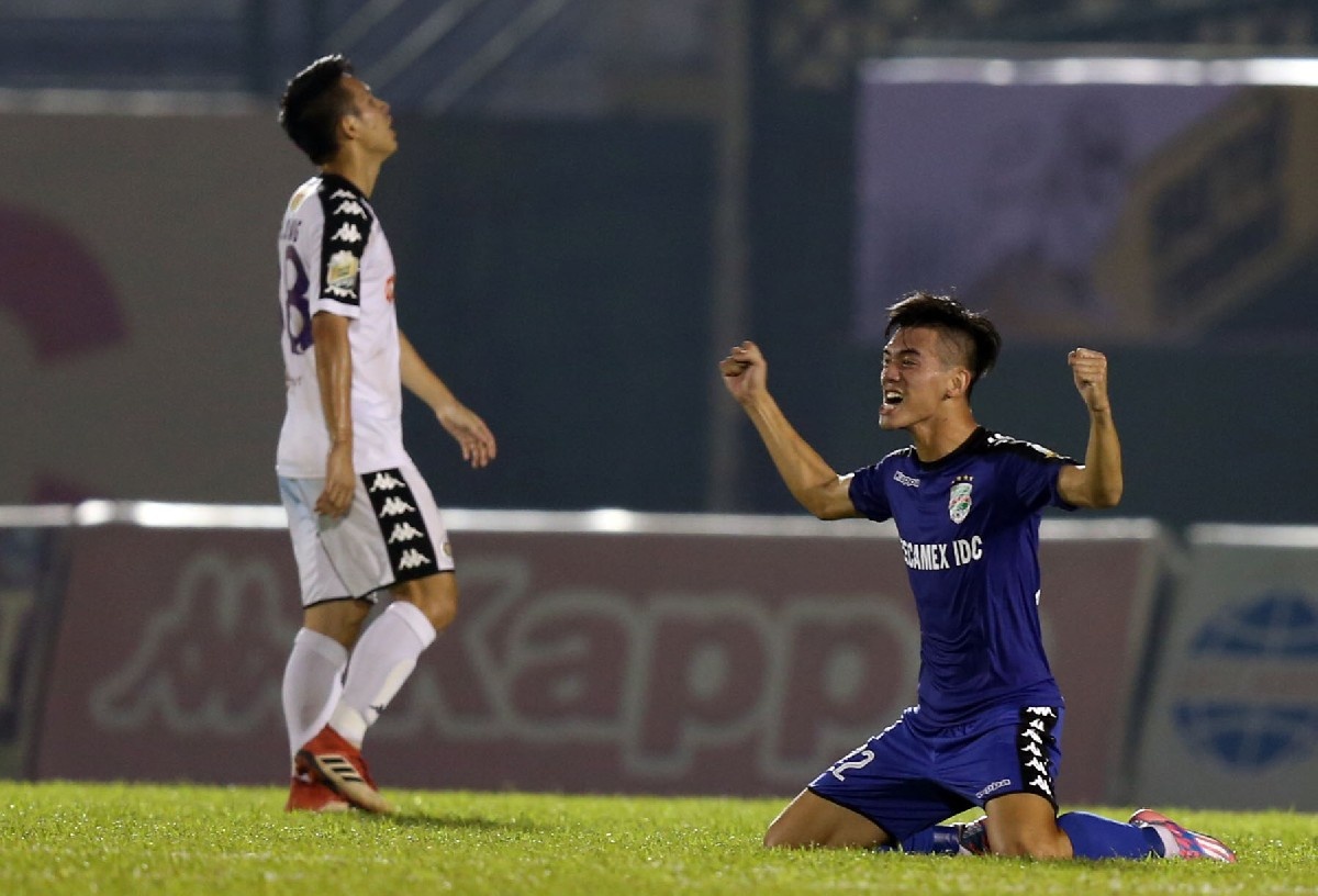 CLB Ha Noi them mot lan tiec nuoi o ban ket Cup Quoc gia Su Tu Trang hinh anh