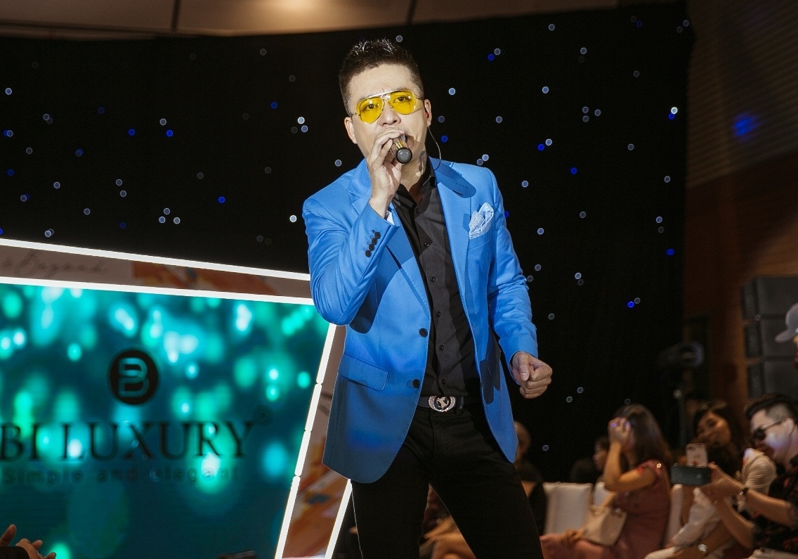 Tuan Hung tai xuat tai show dien thoi trang 'Fashion & Beyond' hinh anh