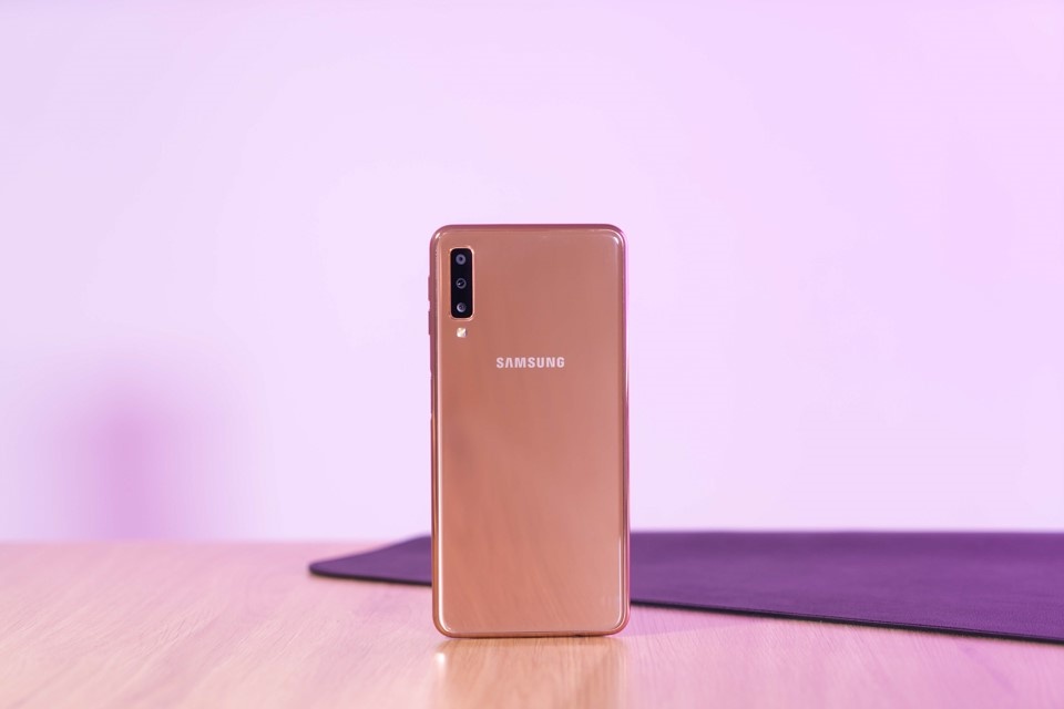 Galaxy A7 (2018) FPT Shop anh 2