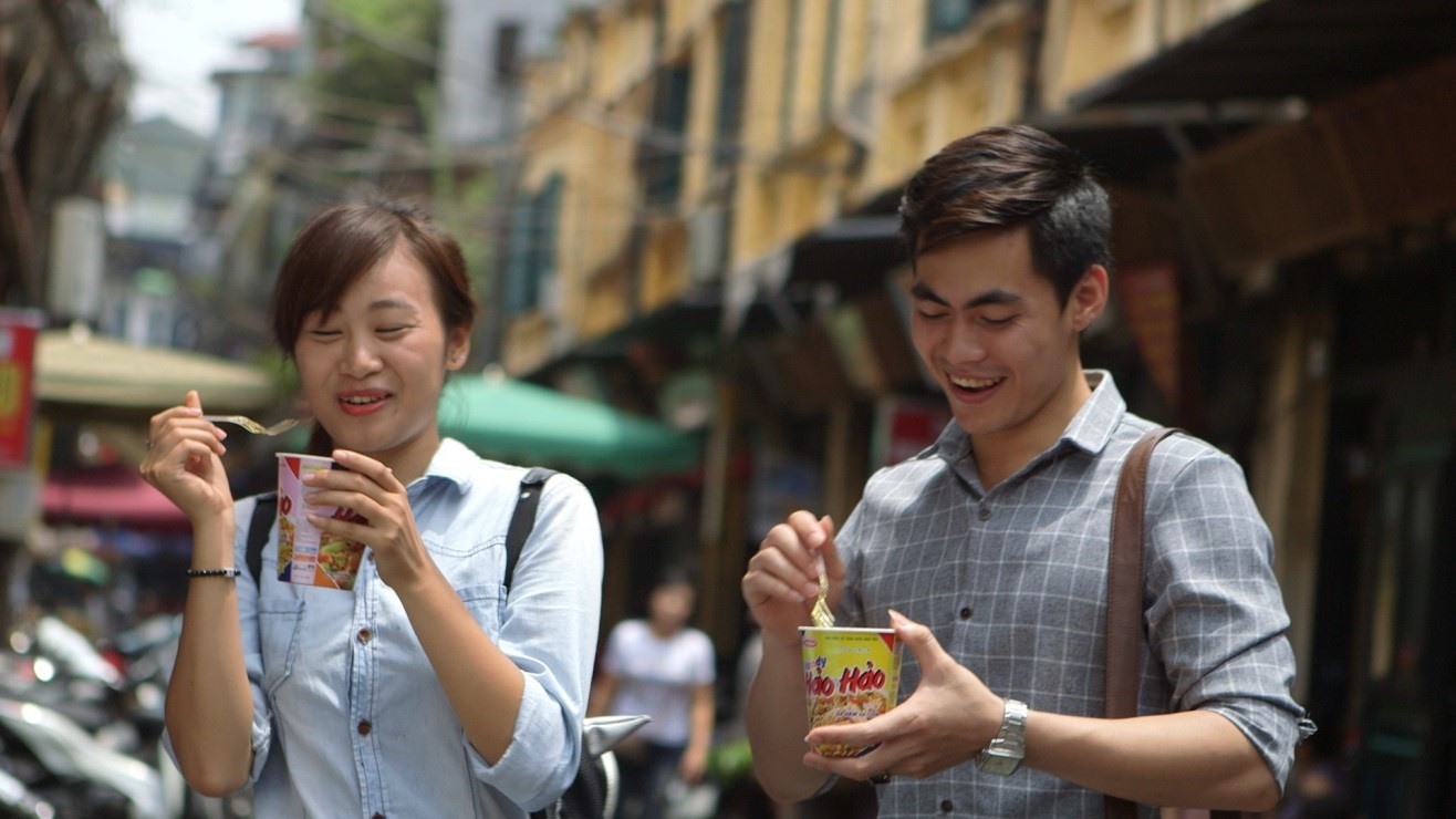 Nghich ly thi truong mi an lien Viet Nam: Gia cao, de ban hinh anh