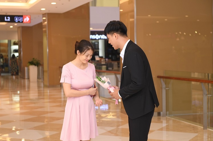 “Giac mo thien nga”,  Vincom,  20/10 anh 3