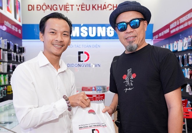 'Len doi' XS Max gia tu 29,17 trieu dong tai Di Dong Viet hinh anh