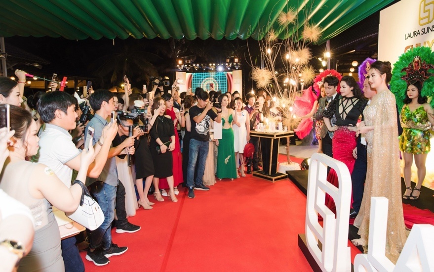 Laura Sunshine anh 1