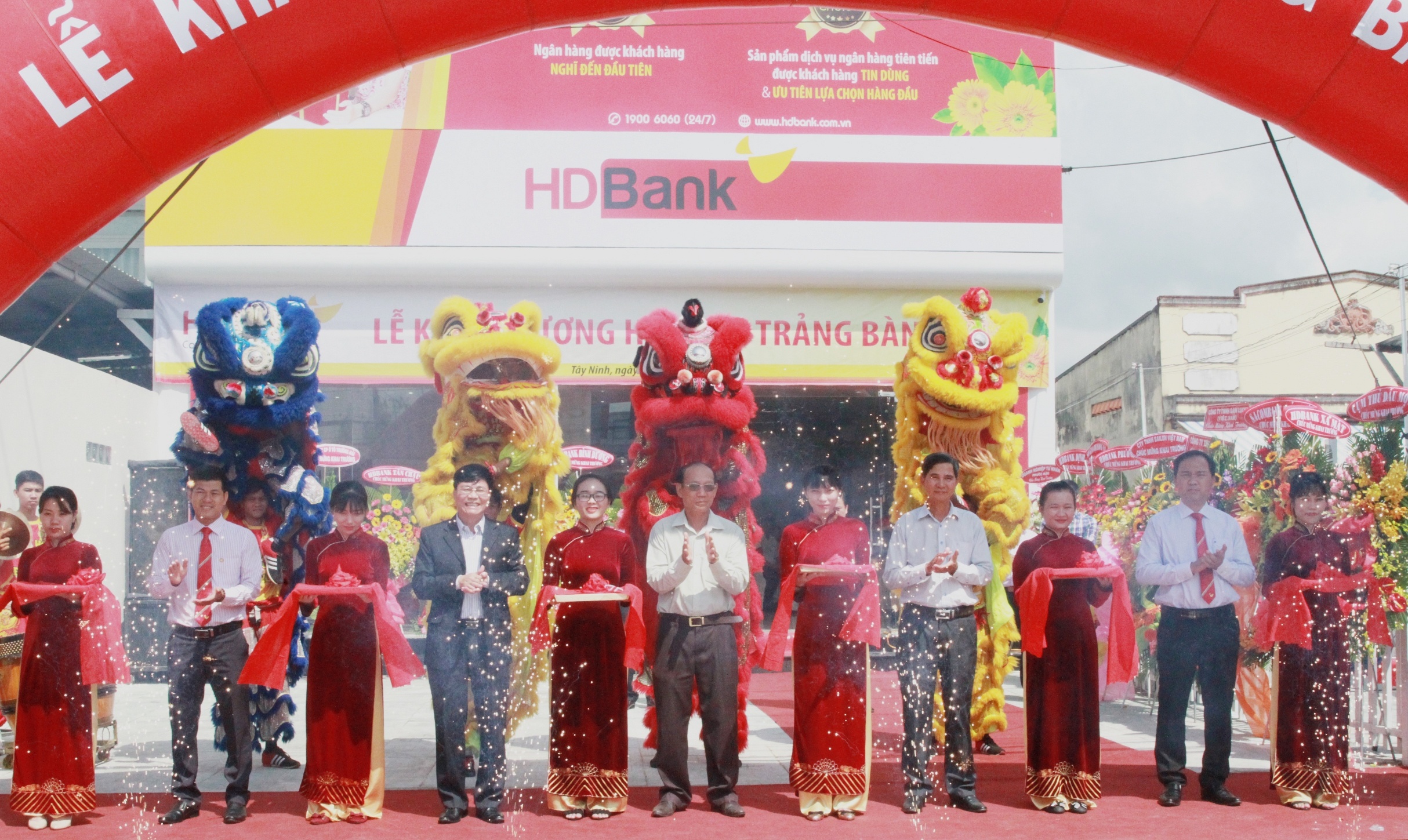 HDBank khai truong diem giao dich thu 280 hinh anh