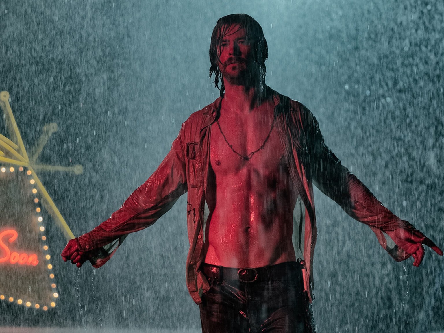 Than sam Thor hoa thu linh giao phai trong Bad Times at the El Royale hinh anh