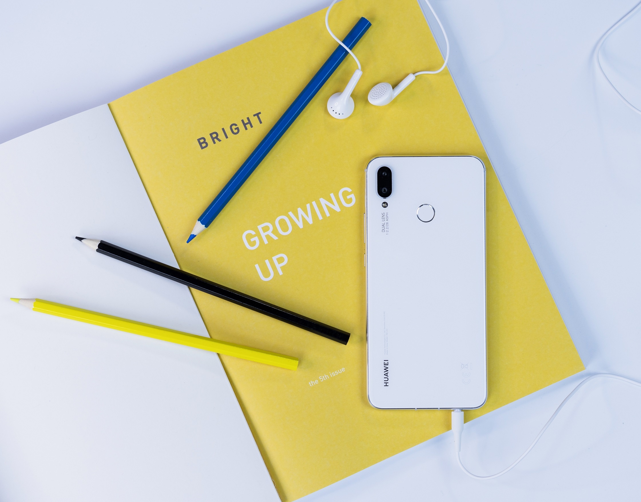 ‘White on white’ - tu cam hung thoi trang den thiet ke di dong hinh anh