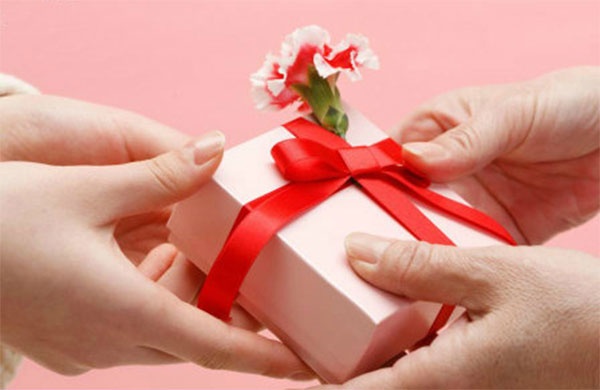 Top 5 mon qua 20/10 nang nao cung me hinh anh