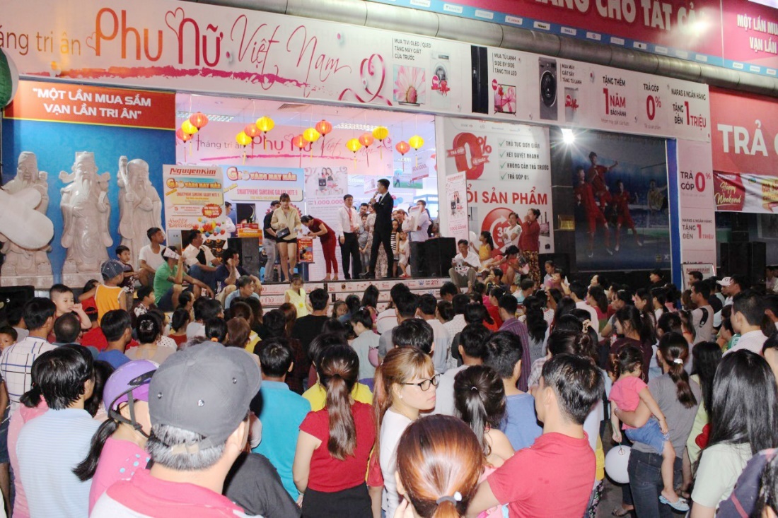 Samsung ket hop Nguyen Kim mang den nhieu uu dai trong thang 10 hinh anh