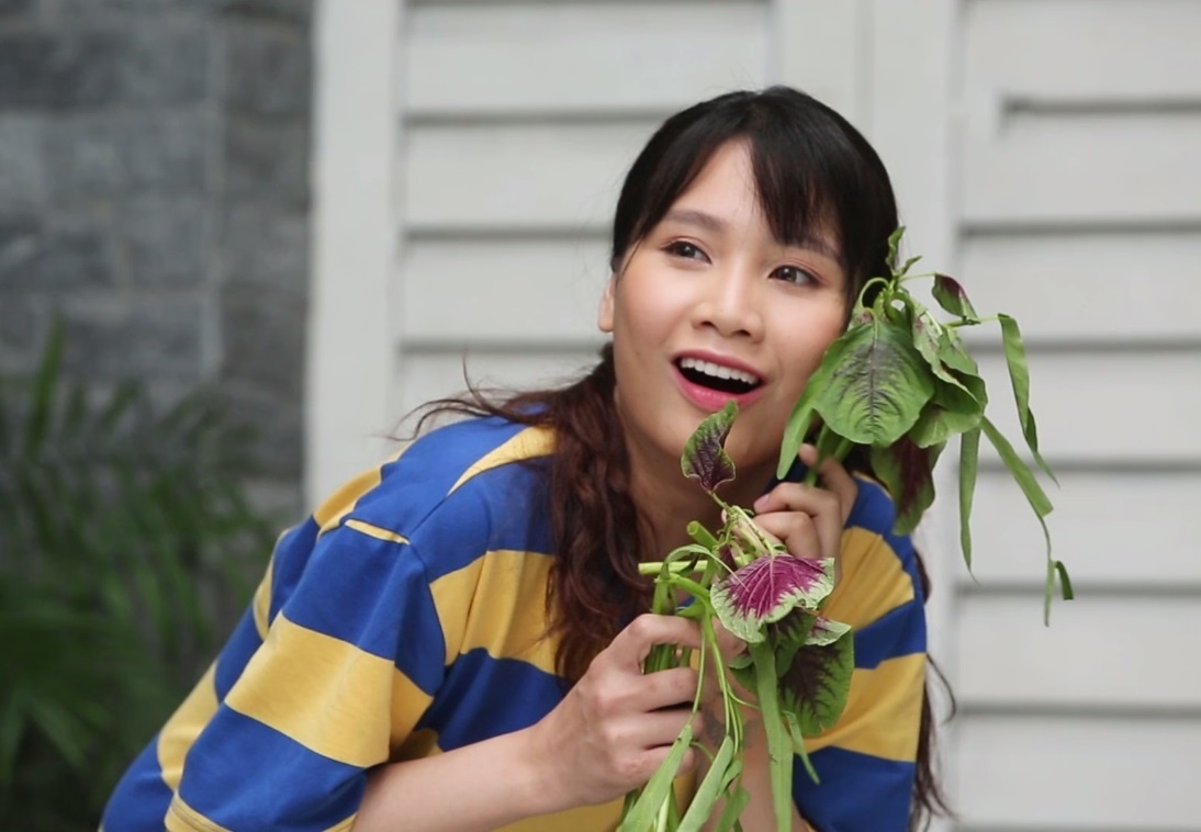 Vlogger Thanh Tran hoa co nang me trai trong 'Ai moi la ba chu' mua 2 hinh anh